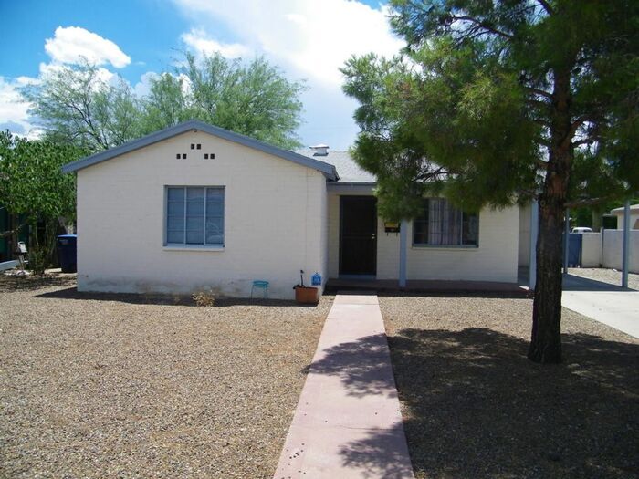 Foto principal - Charming Tucson 3-Bedroom Home with Spacious backyard