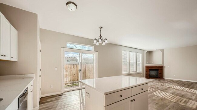 Foto del edificio - Available Now!