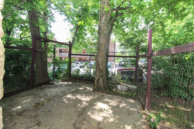 Building Photo - 611 Reagan St