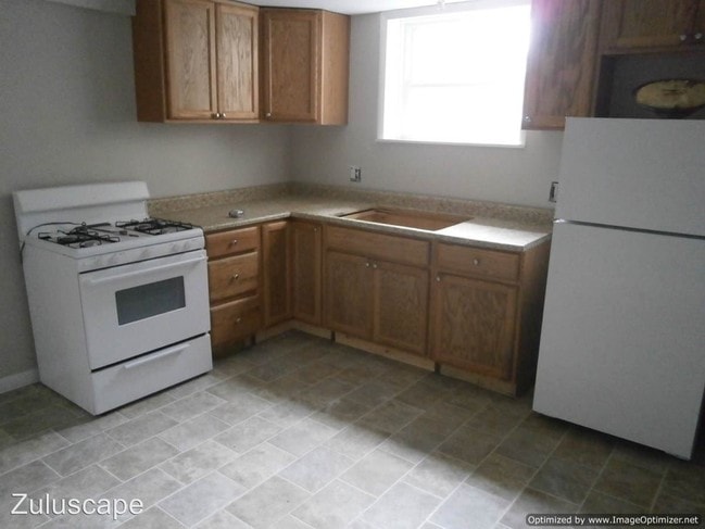 Building Photo - 1831 E 8th St