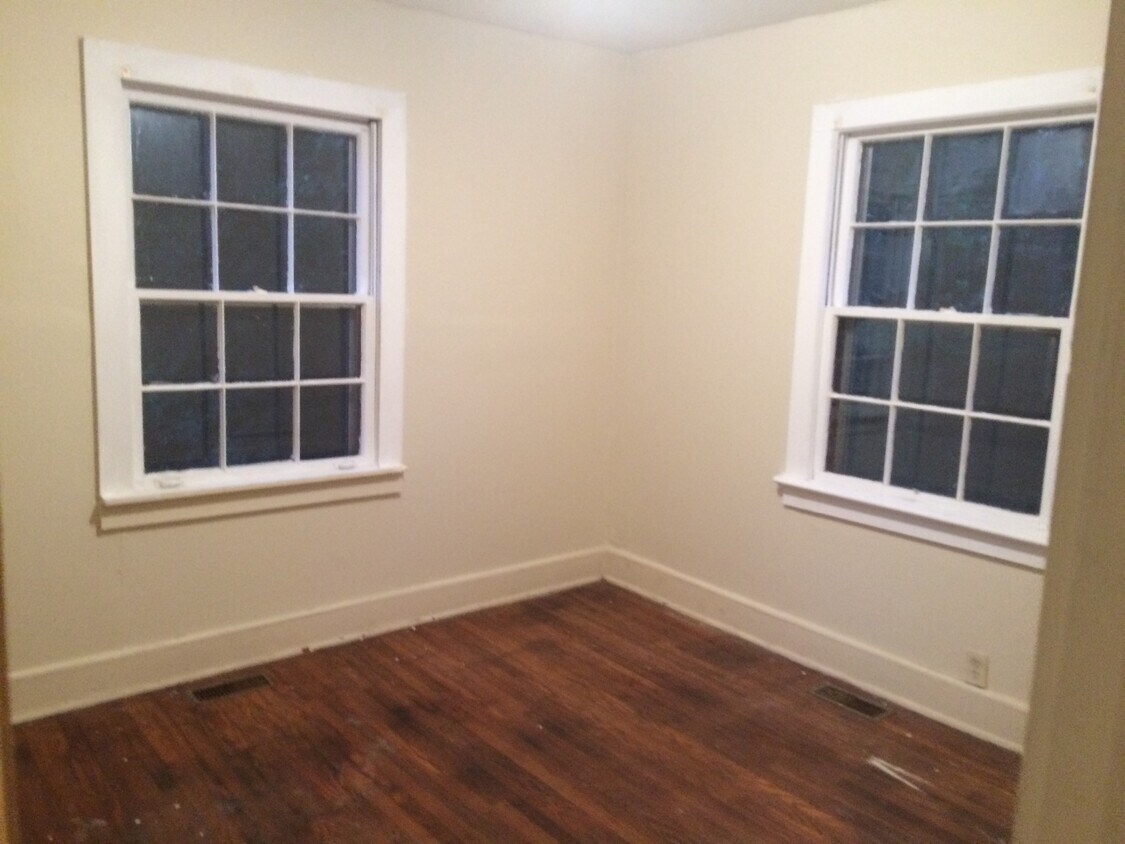 Building Photo - 809 Magnolia Dr NW