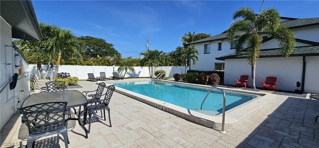 Building Photo - 1507 Cape Coral Pkwy W