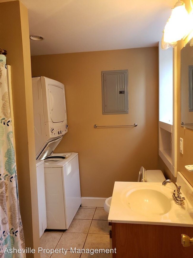 Building Photo - Studio, 1 bath House - 27 A Turnabout Lane