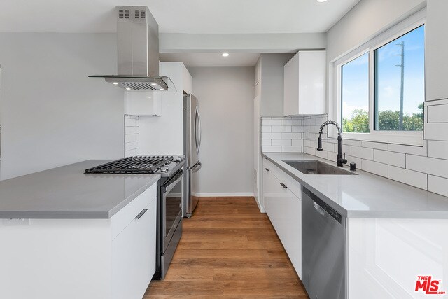Foto del edificio - 5847 Willoughby Ave