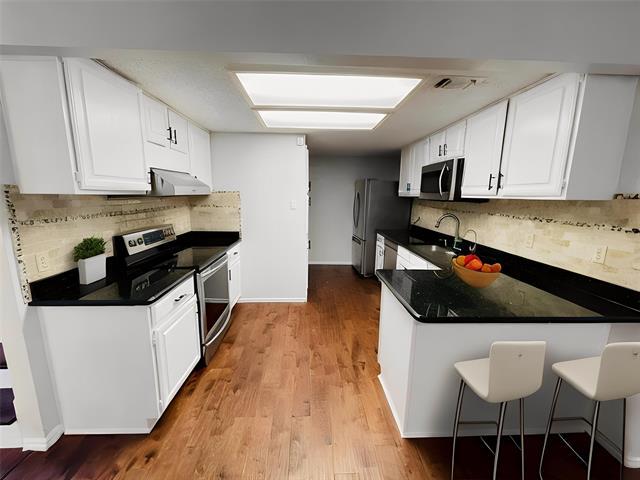 Building Photo - 1018 W Lovers Ln