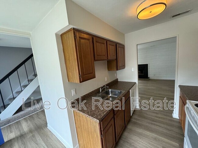 Foto del edificio - 3446 Bruin Dr