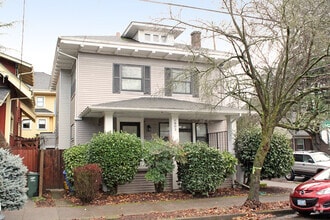 Building Photo - 1902 NE 12th Ave
