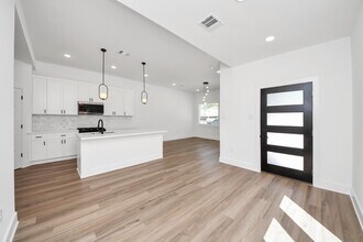 Building Photo - 8106 Locksley Rd