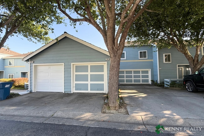Bright 2 Bedroom, 1.5 Bathroom Home with O... - Bright 2 Bedroom, 1.5 Bathroom Home with O...