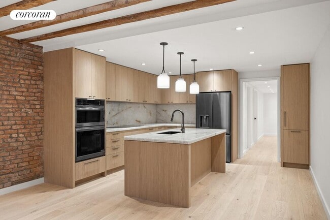 Building Photo - 306 E 15th St