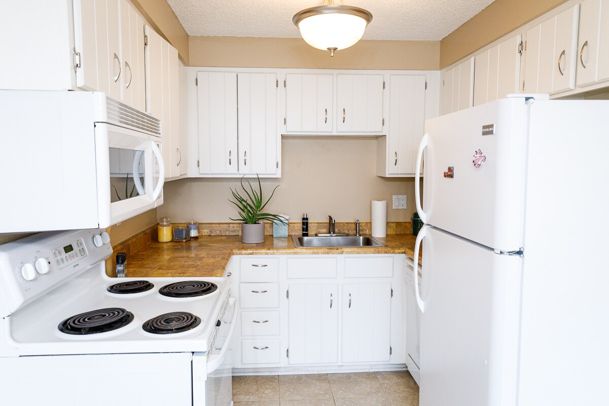 Shared Kitchen - 13949 E Bails Pl