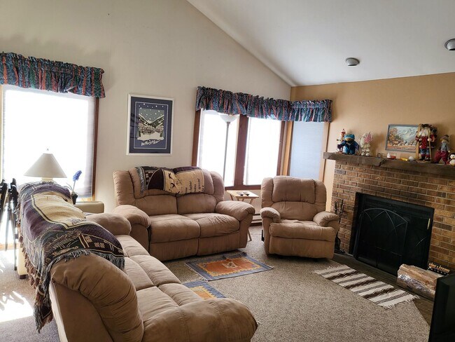 Foto del edificio - 3712 Silverheels Dr