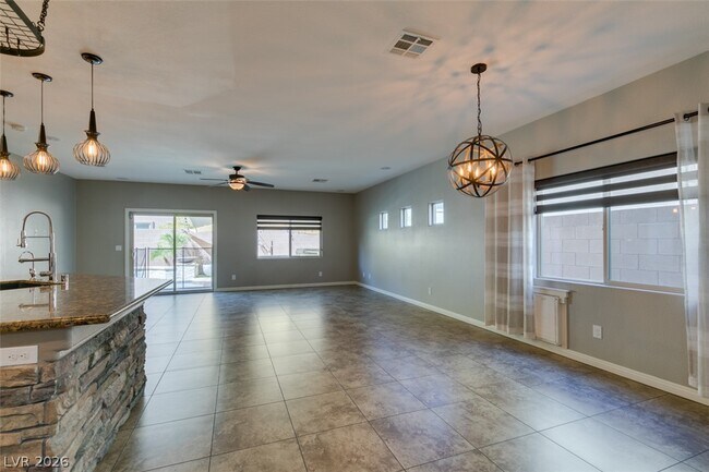 Building Photo - 9114 Mastodon Ave