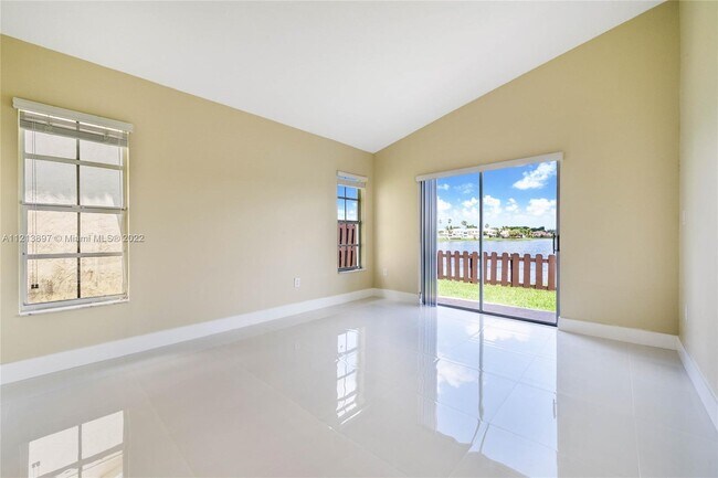 Foto del edificio - 5254 SW 153rd Ct