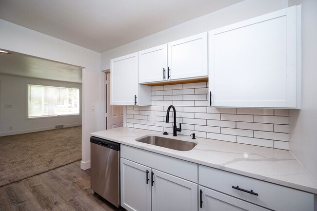 Foto del edificio - 10710 Troy St