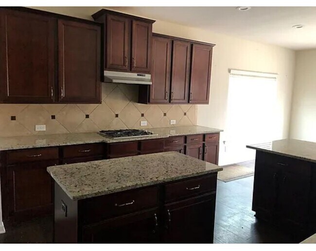 Foto del edificio - 6830 Rocking Horse Ln