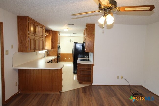 Foto del edificio - 1606 Hughes Ave
