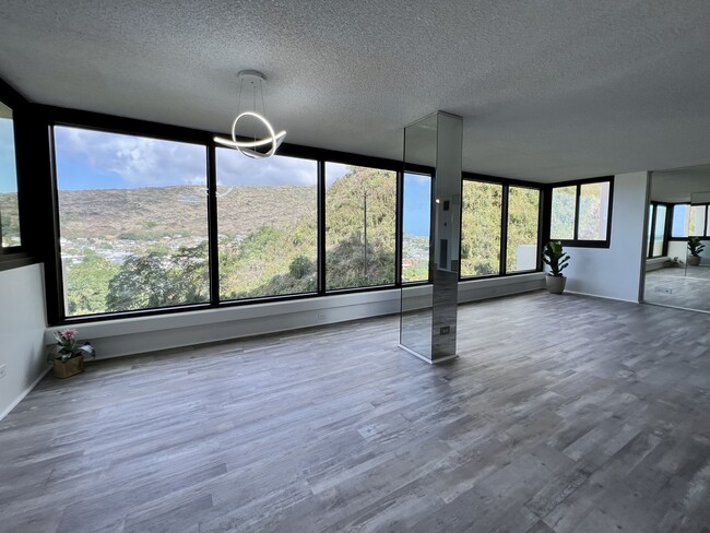 Building Photo - 250 Kawaihae St