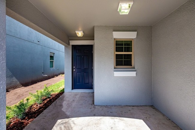 Building Photo - 10623 Gibsonton Dr