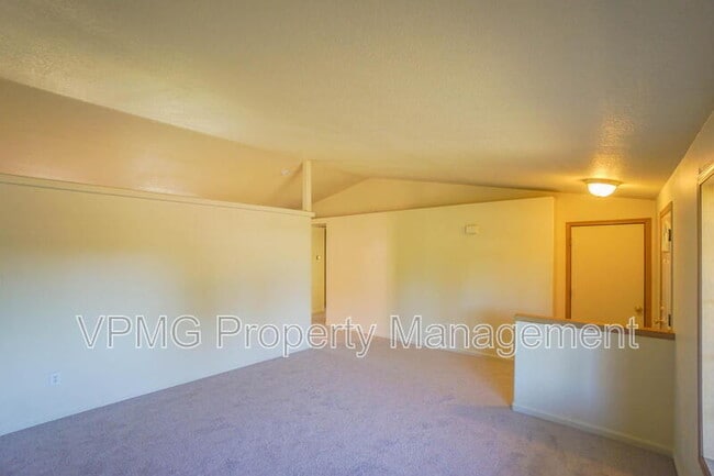 Building Photo - 3107 NE 148th Ave