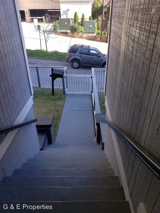 Foto del edificio - 2 br, 1 bath Apartment - 1052 Dickson