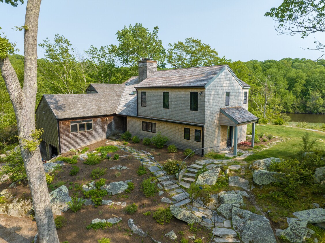 662 Elys Ferry Rd, Lyme, CT 06371 Room for Rent in Lyme, CT