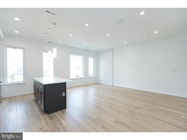 Building Photo - 2137 E Firth St