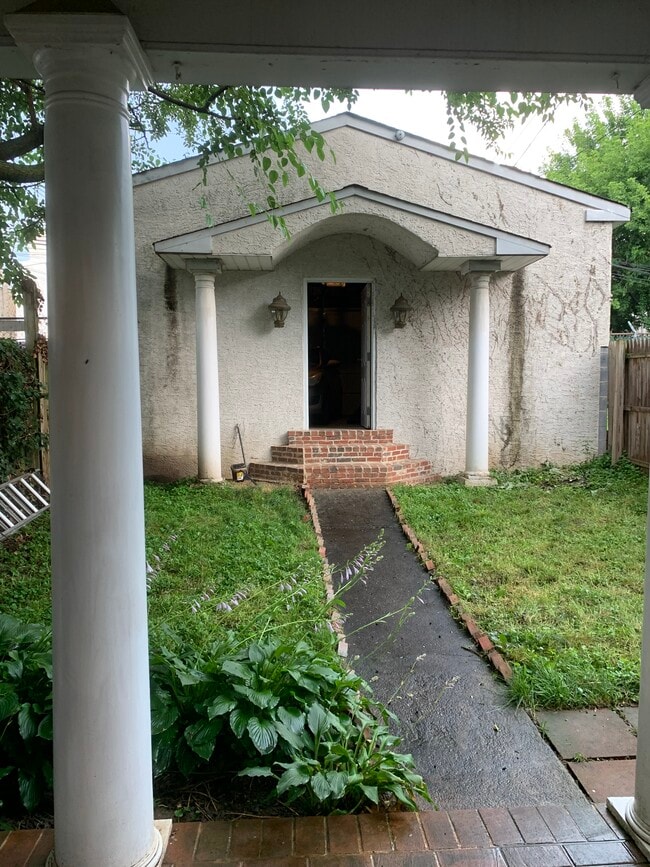 Foto del edificio - 1015 DeKalb St