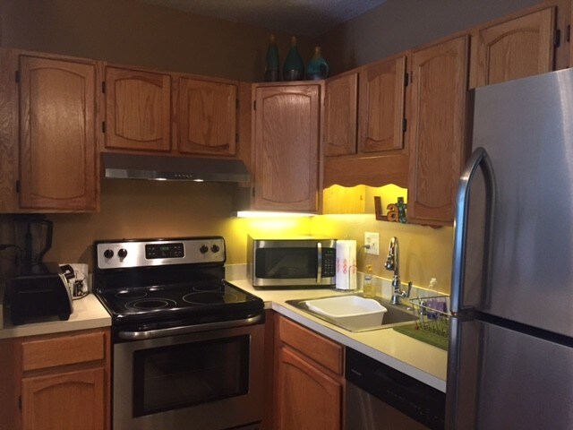 Kitchen_View 1 - 471 Whalley Ave