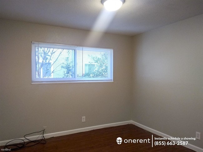 Building Photo - 2 br, 1 bath 4plex - 2369 Mammoth Dr Unit 1 -
