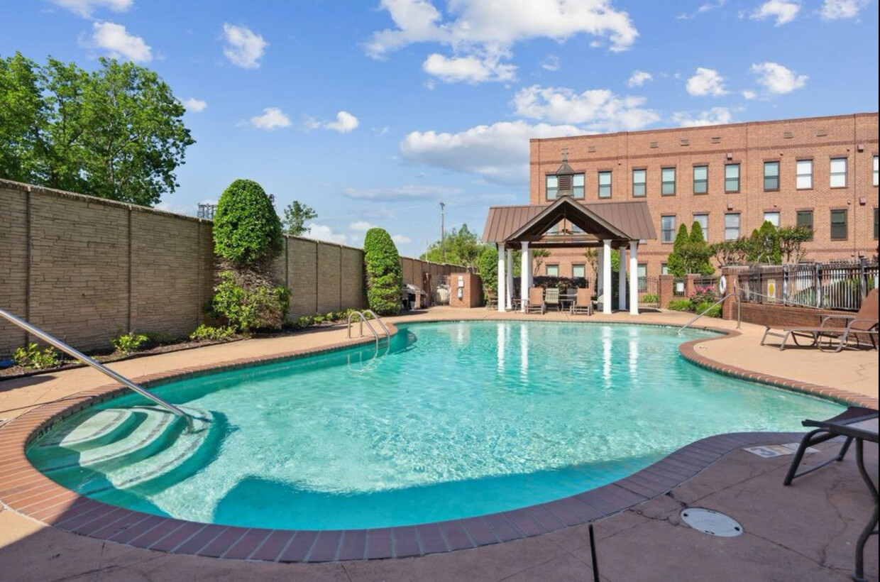 Beautiful pool with BBQ Grills available - 731 Litty Ct