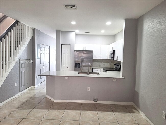 Foto del edificio - 5761 NW 115th Ct