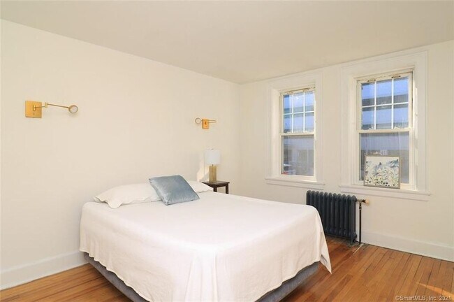 Foto del edificio - 637 Summer St