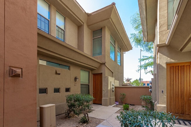 Foto del edificio - 14450 N Thompson Peak Pkwy