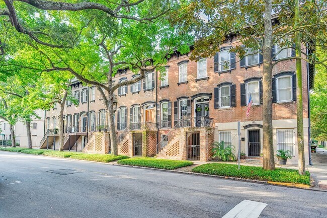 Building Photo - 1880 Historic Townhouse in the Heart of Do...