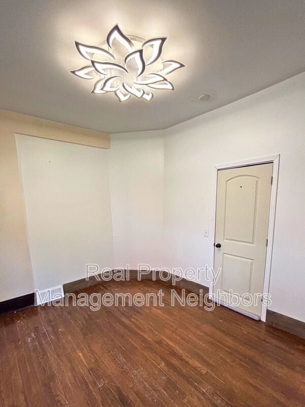 Building Photo - 216 Lafayette Ave NE