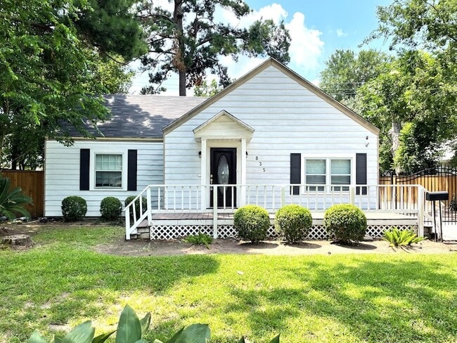 Photo - 835 W 41st St House