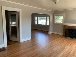 Building Photo - 5333 NE Wistaria Dr