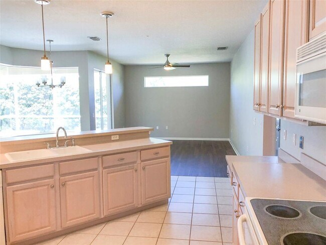 Building Photo - 11711 Winding Woods Way