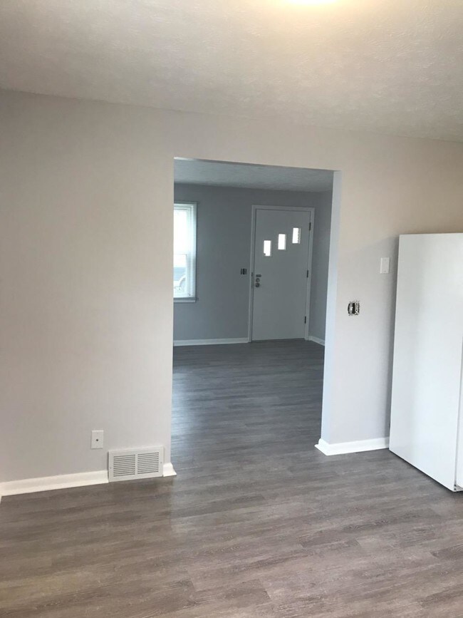 Folleto/volante de marketing sin publicar - 306 Pershing Ave NW