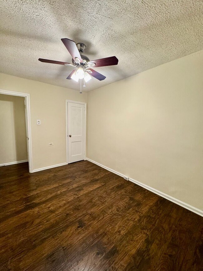 Foto del edificio - Charming 2-Bedroom Home in Southwest Phila...