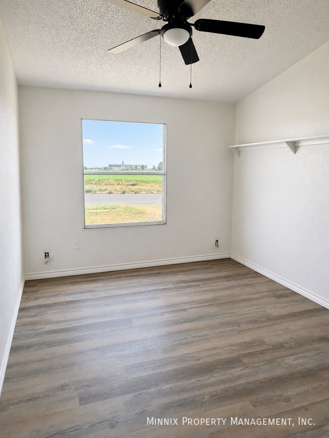 Foto del edificio - 3011 E. Broadway-