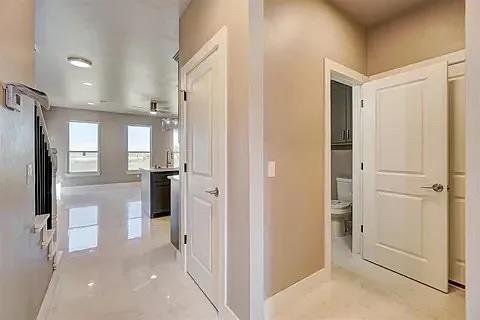 Building Photo - 616 Abadan Dr