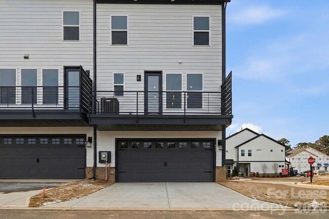 Foto del edificio - 411 Silver Star Blvd