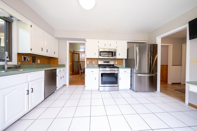 Building Photo - 17420 Barrington Ct