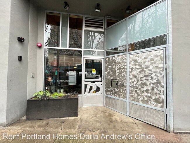 Building Photo - Studio, 1 bath House - 725 NW Flanders St....