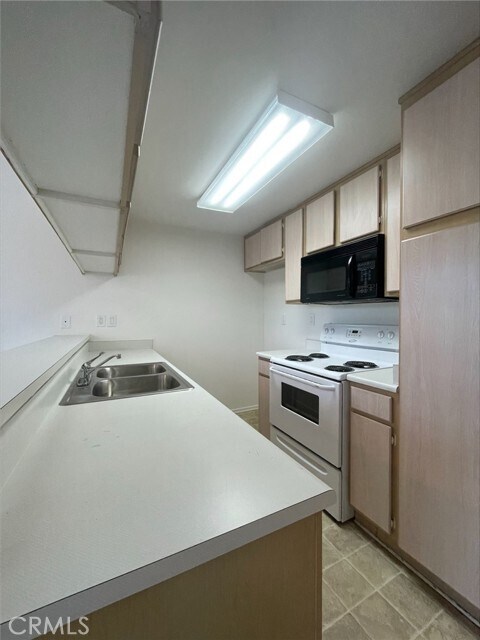 Building Photo - 100 N Glendora Ave