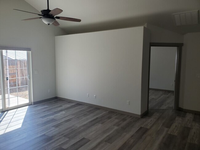 Foto del edificio - 1545 SW Kalama Ave