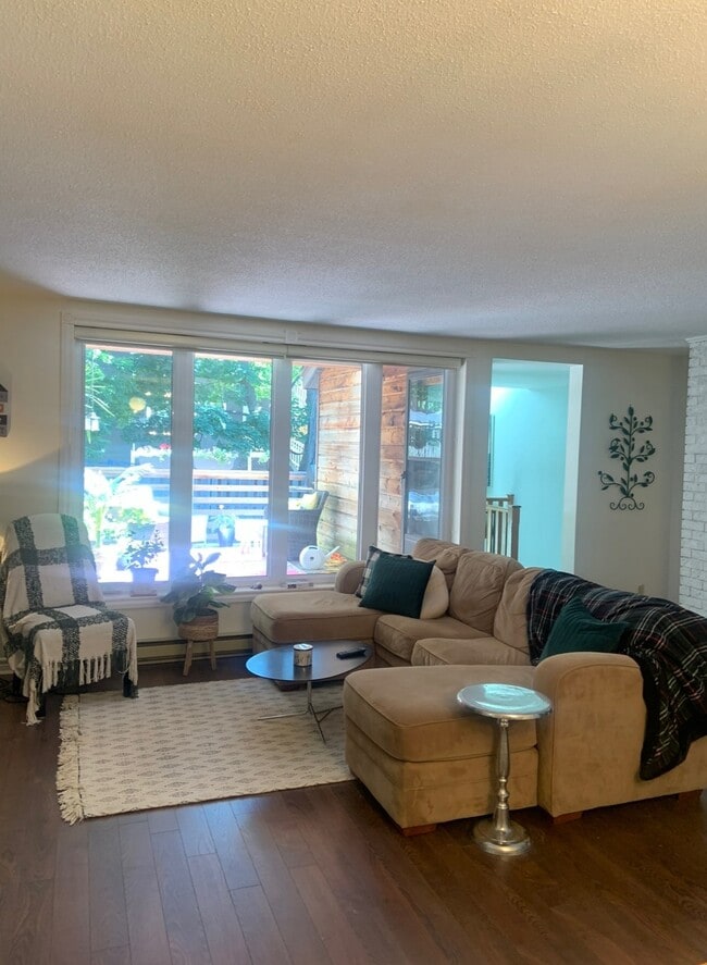 Living Room - 71 Sweetland Av