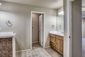 Building Photo - 571 Wind River Dr